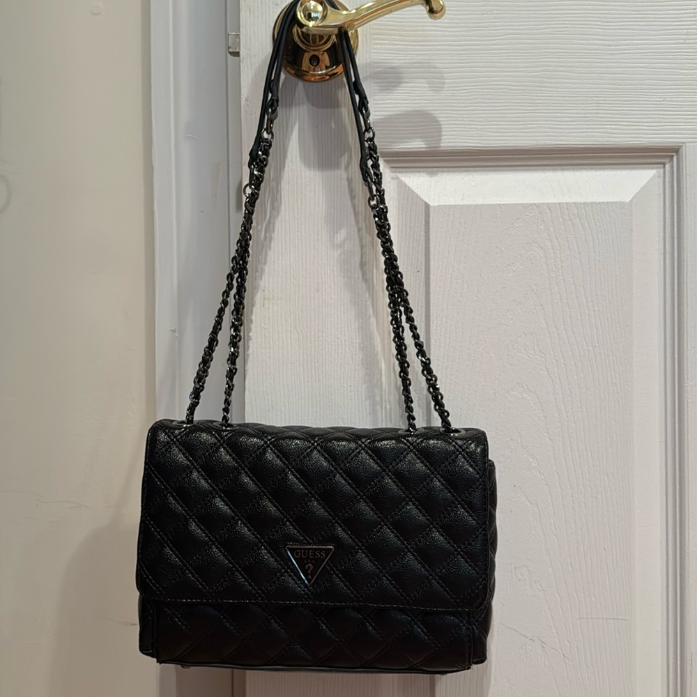 GUESS Black Quilted Women's Bag
Excellent condition